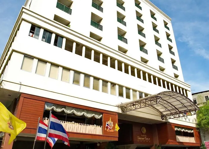 Silom 3*